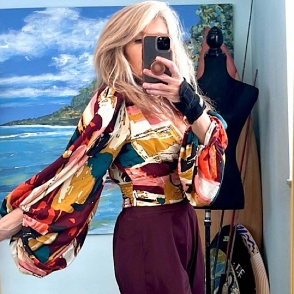 Live 4 Truth,Poppin’ Abstract Print, Blouson Sleeves,Smocked Top,Size Med. - Picture 5 of 7